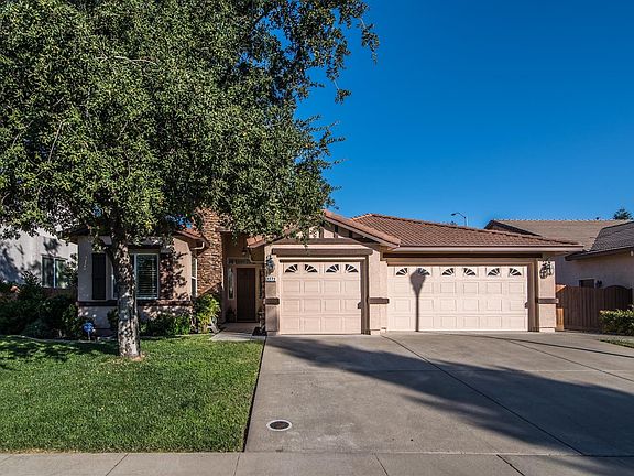 3rd image of 2272 Petruchio Way