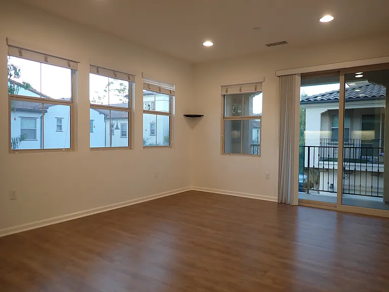 1112 El Paseo — Photo 5