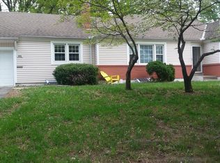 9805 State Line Rd, Kansas City, MO 64114