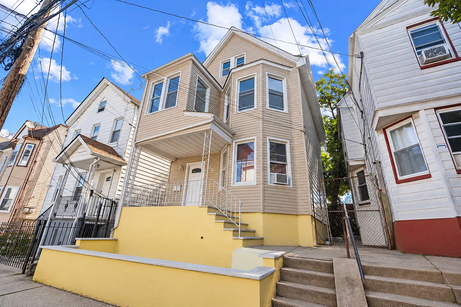 3 bed, $1,900 — Photo 2