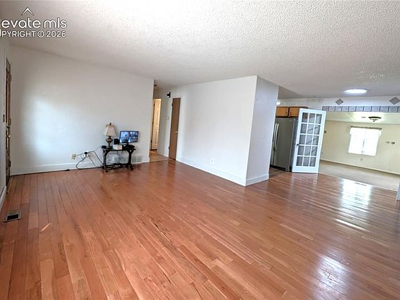 4th image of 3241 Foxridge Dr