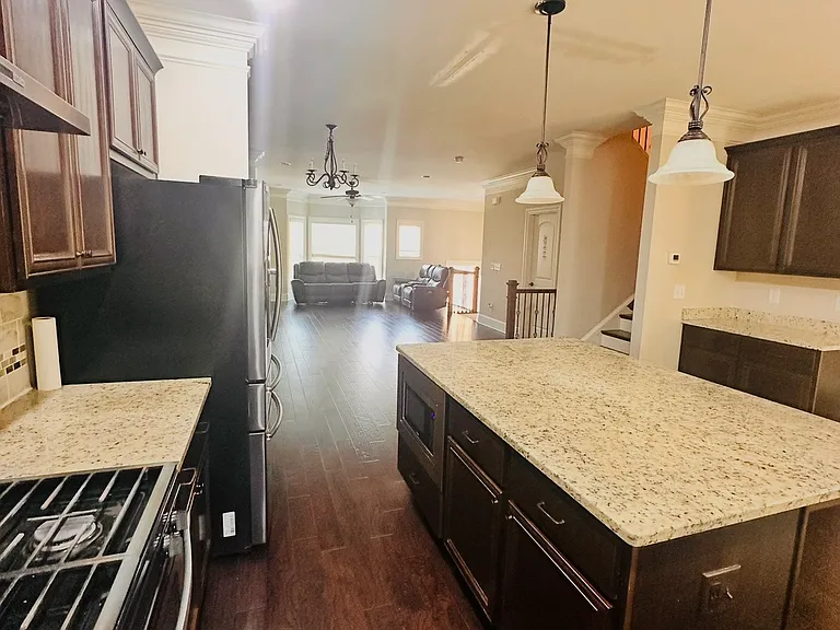 2706 Birch Grove Ln SE — Photo 2