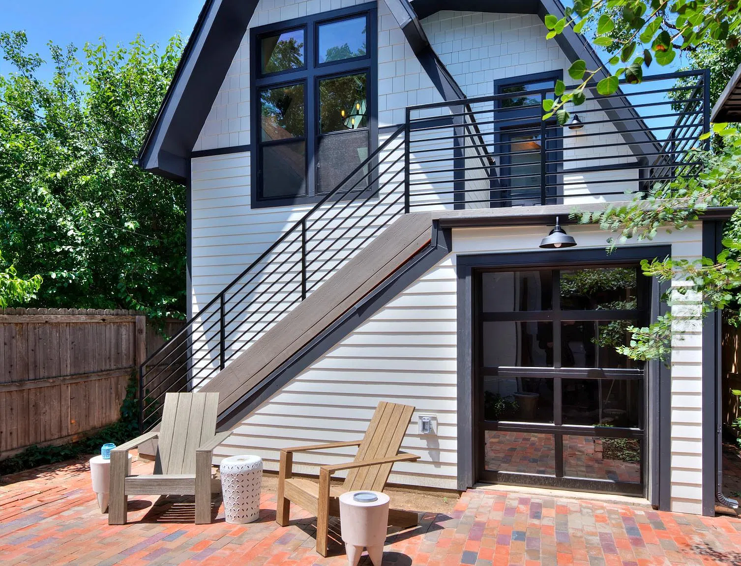 2 bed, 520 sqft, $2,300 — Photo 1
