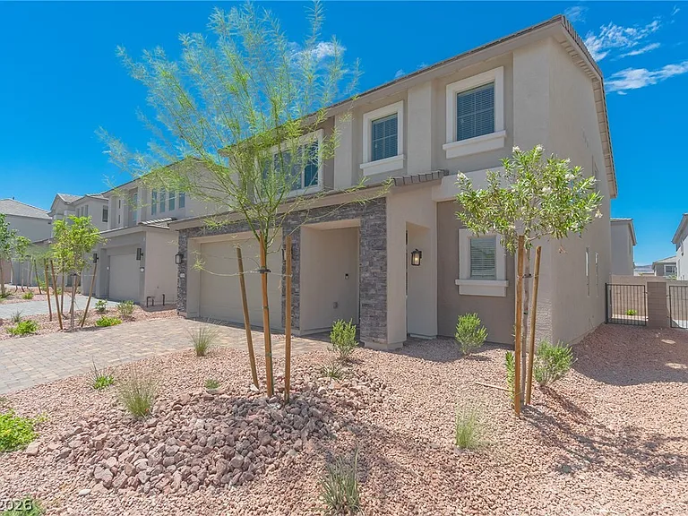 5749 Tioga Way — Photo 2