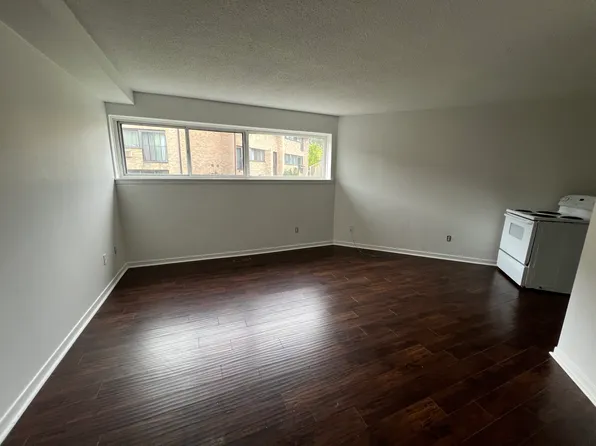 425 Rathburn Rd E #73, Mississauga, ON L4Z 1H6