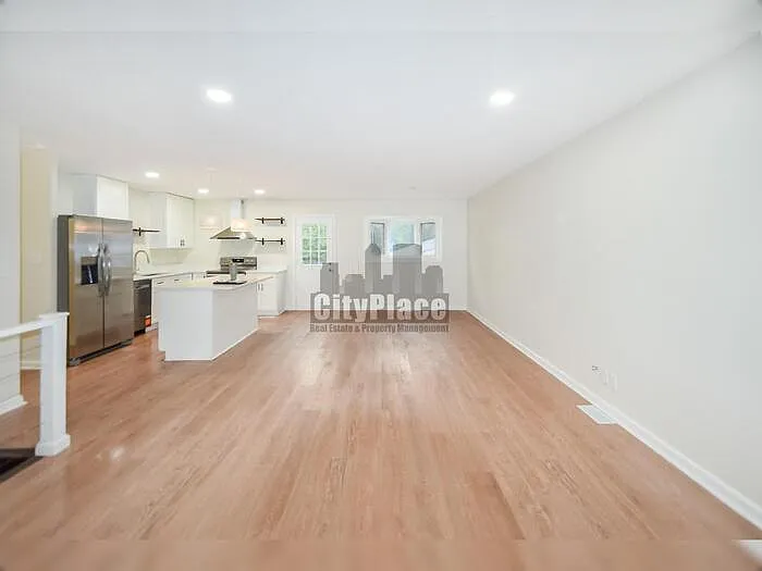 3202 Macarthur Ln — Photo 7
