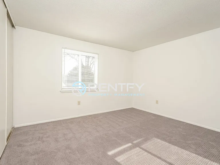 2205 Sunderland Rd — Photo 8