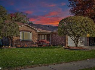 41208 Ironwood Dr, Clinton Township, MI 48038