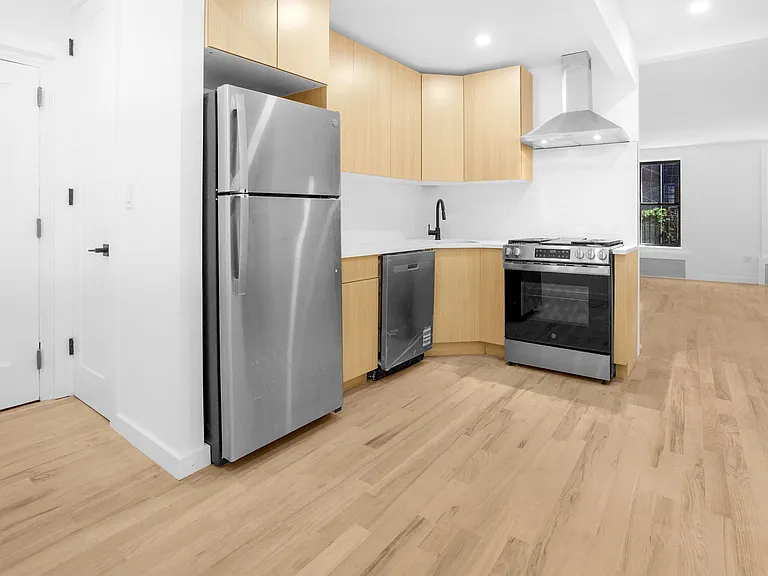 529 E 85th St #2E — Photo 5