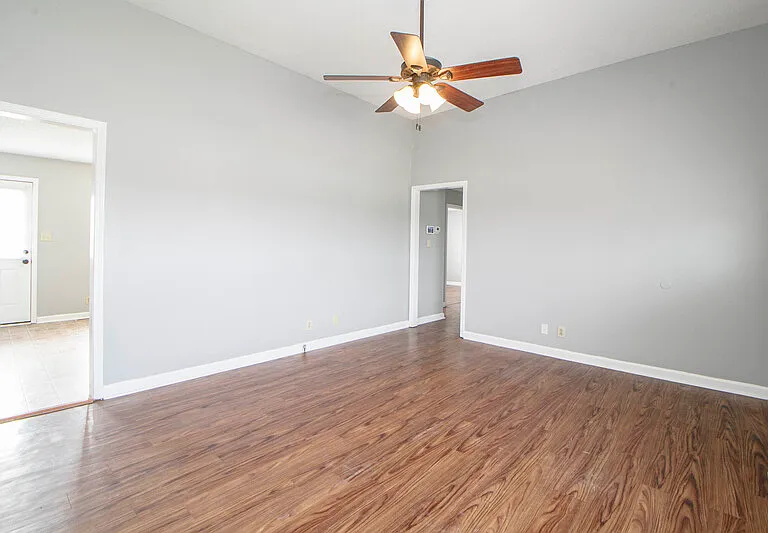 1212 Kendall Dr — Photo 4