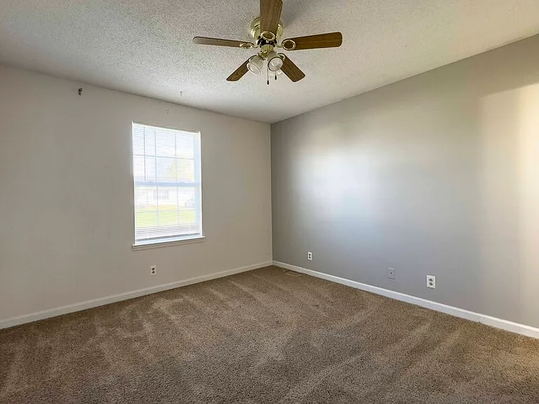 1028 Bush Ave — Photo 20