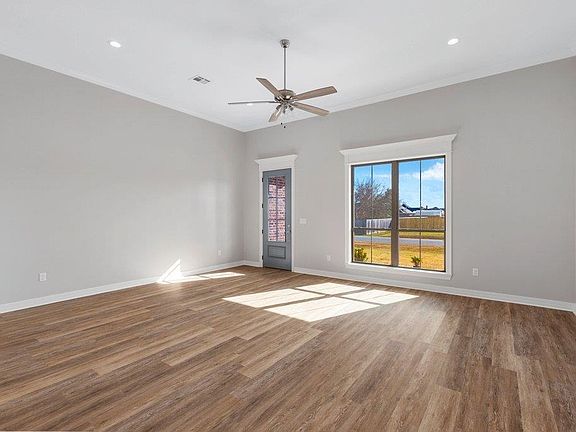 4th image of 819 Gentry Dr