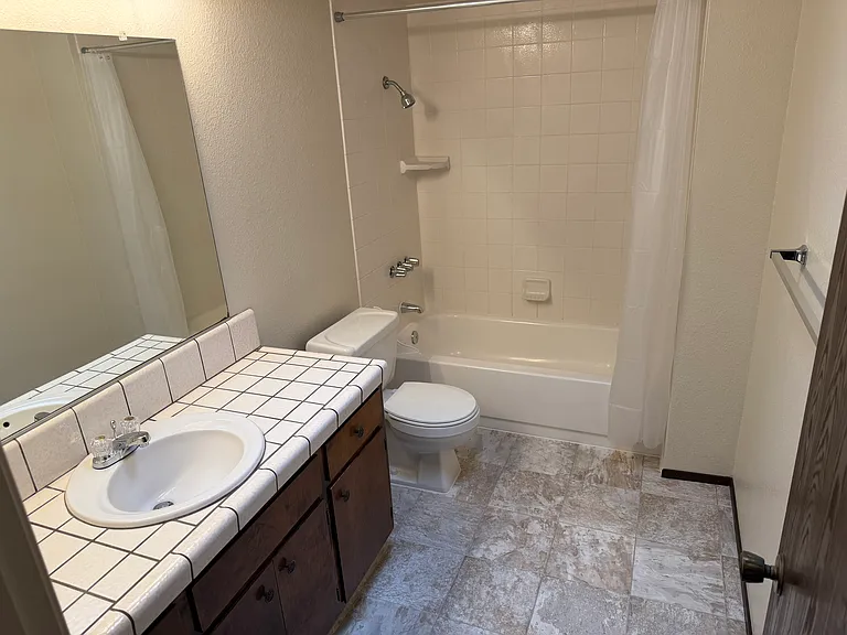 2116 Laurel Ave — Photo 5