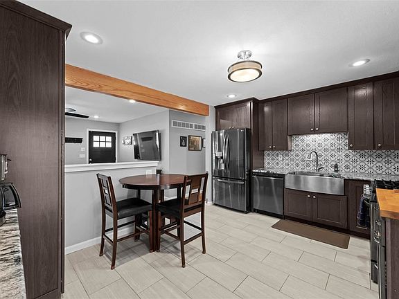 5th image of 2239 La Cuesta Dr
