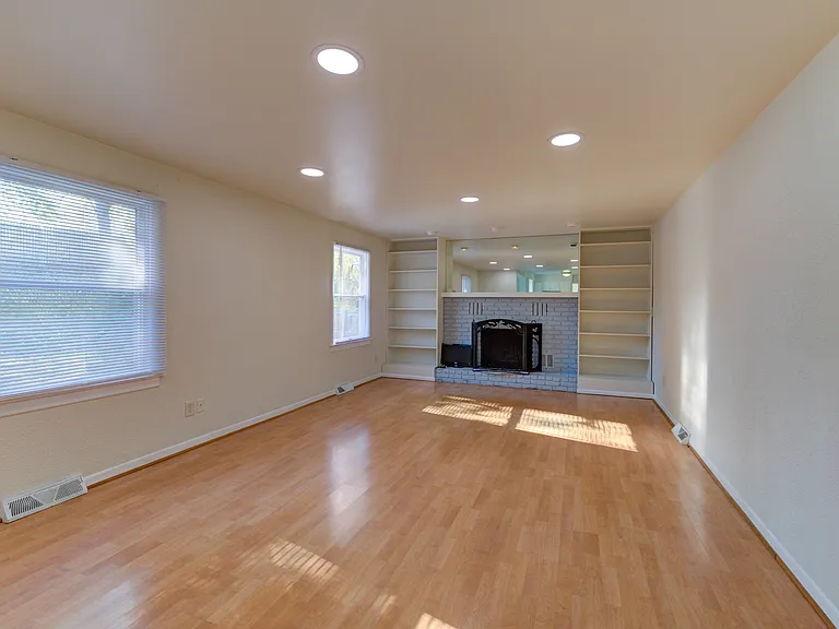 13 Cloverfield Dr — Photo 16
