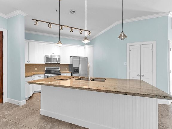 5th image of 17040 W Fm 1097 Rd Unit 4102