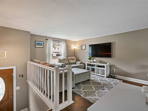 4th image of 3613 Falmouth Dr