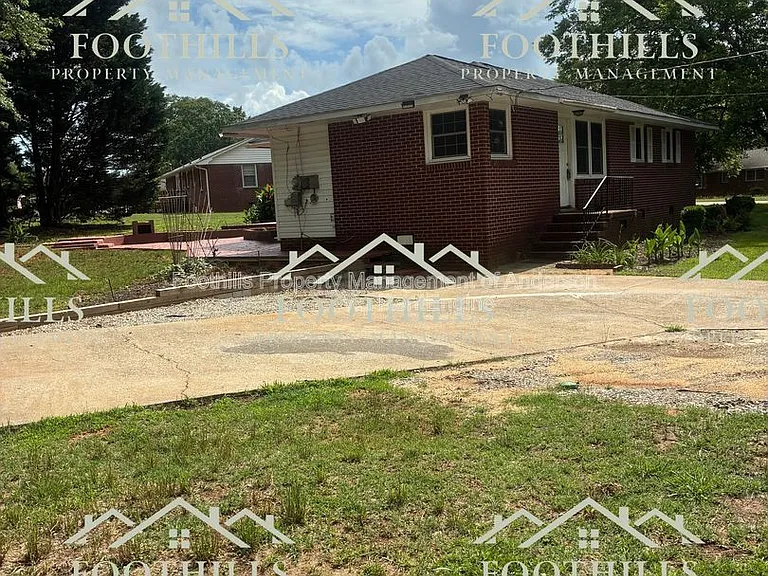 1109 Centerville Rd — Photo 2