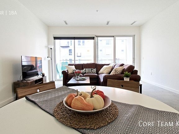 3rd image of 1912 Main St #210