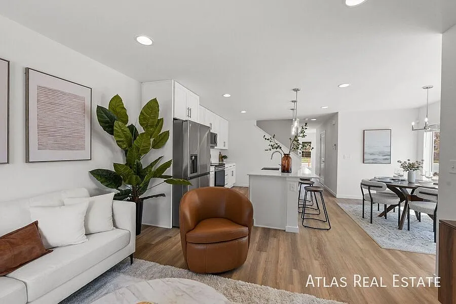 Akron Townhomes — Photo 4