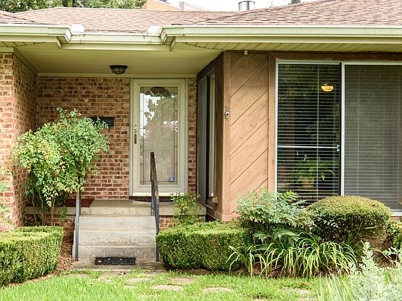 2nd image of 7618 Iowa Dr