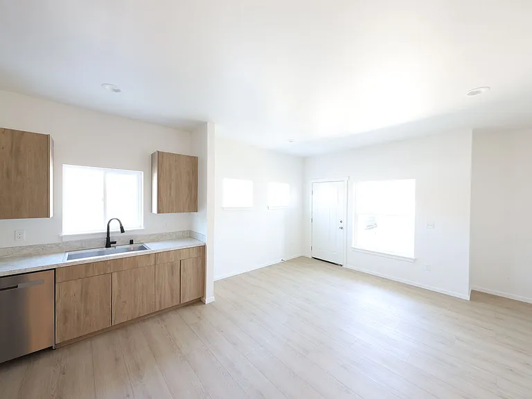 2707 Q Ave — Photo 2