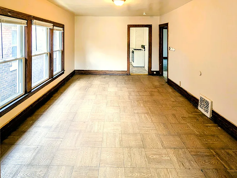 30 W Henry St — Photo 14