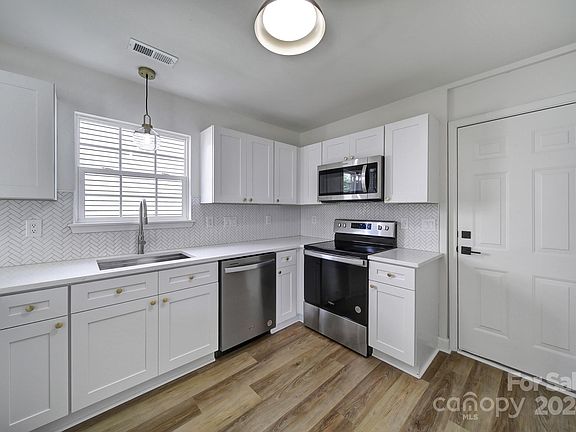 2nd image of 1760 Northgate Ln