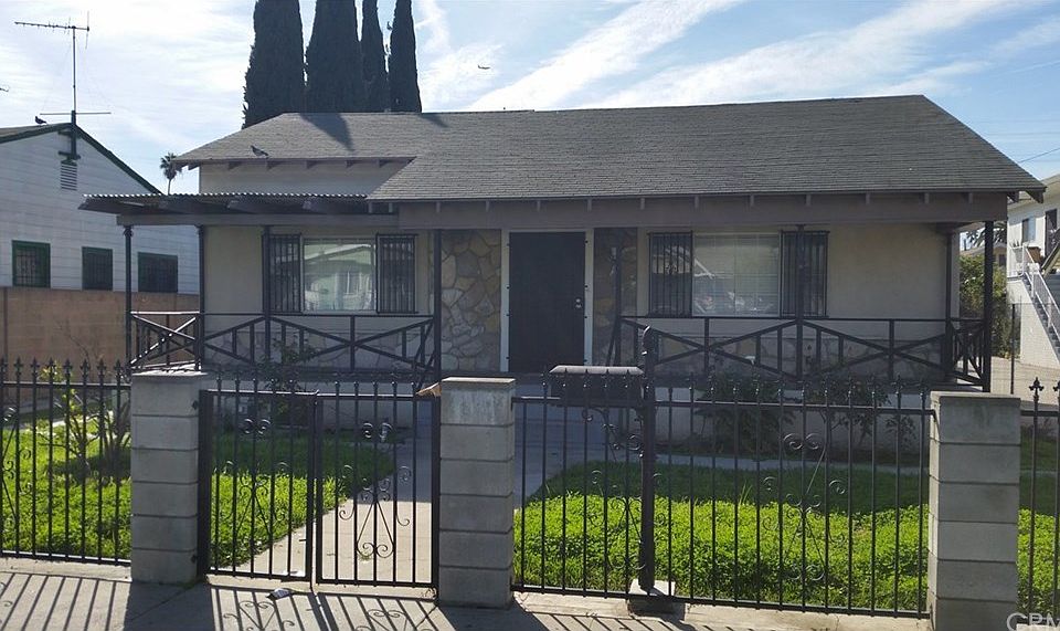 1st image of 522 W 59th Pl