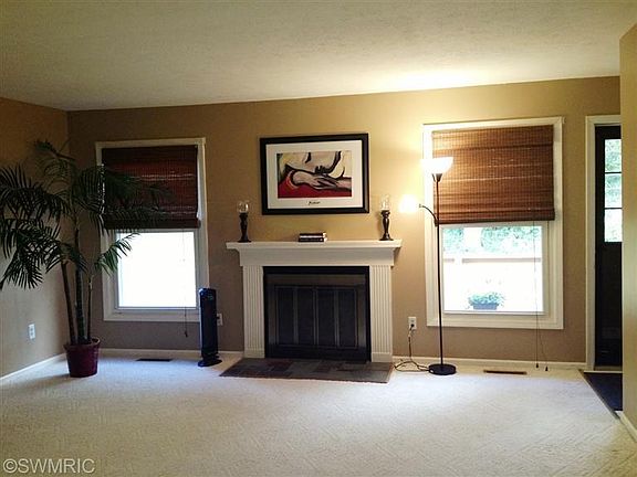 4th image of 3088 Sturgeon Bay Ave