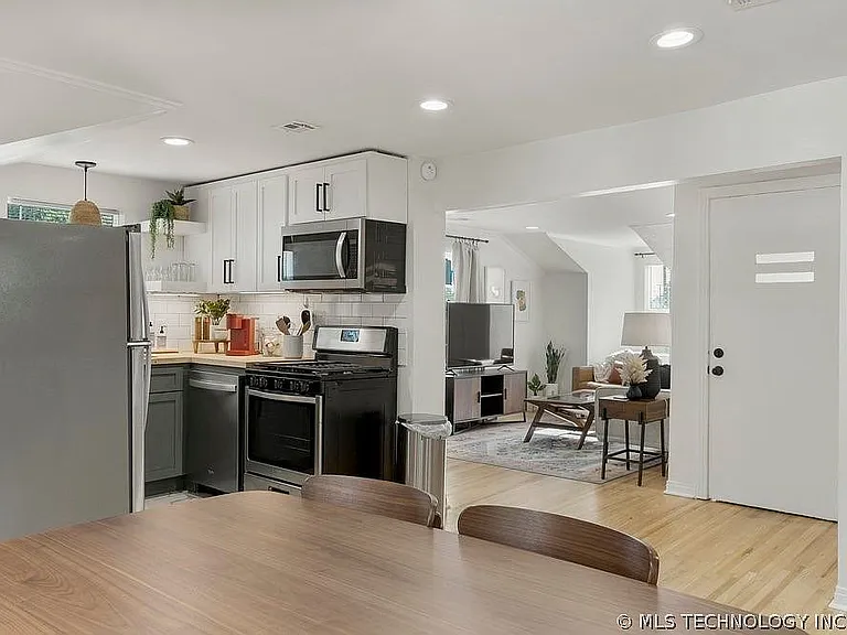 1204 S Zunis Ave #2 — Photo 5