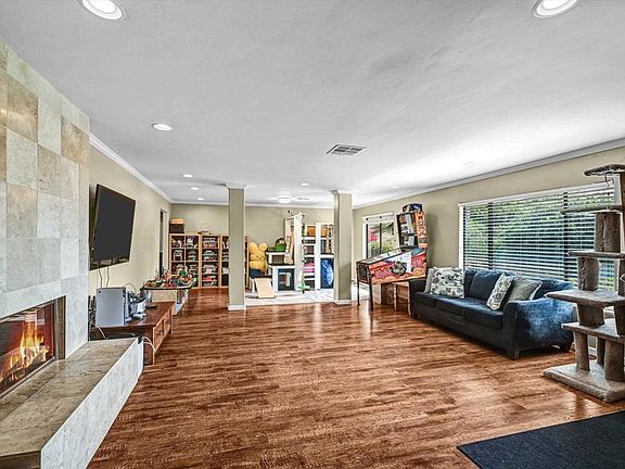 5th image of 3056 Overhill Dr