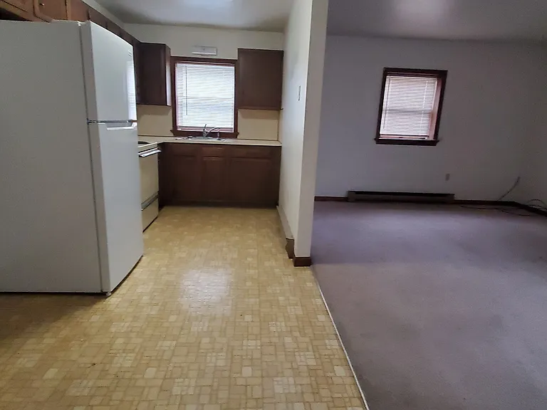 415 E 4th St #6 — Photo 3