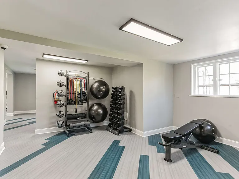 Henry on the Park Apartments — Photo 24