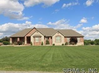 624 Rinderer Rd, Highland, IL 62249