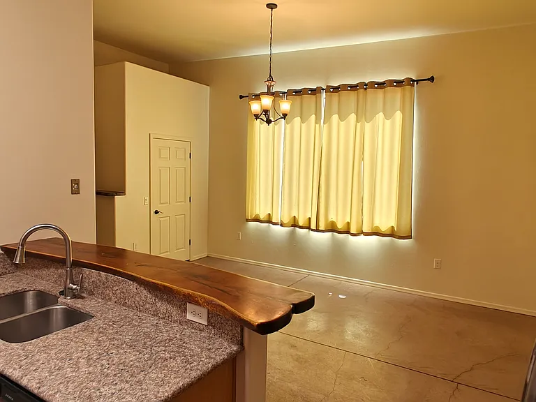 348 E Adams St #2 — Photo 7