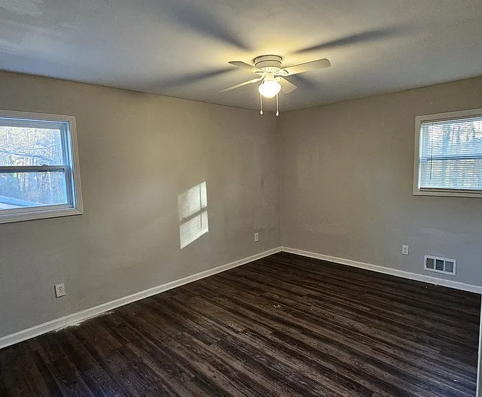 2325 Tarian Dr — Photo 25