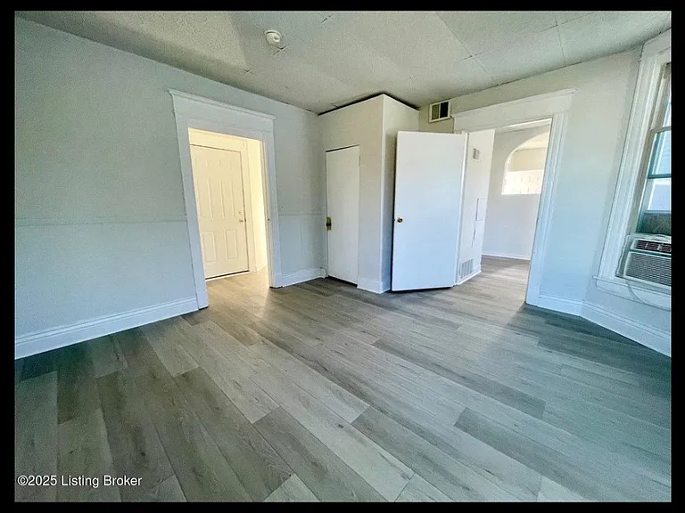 4116 W Broadway #2 — Photo 2