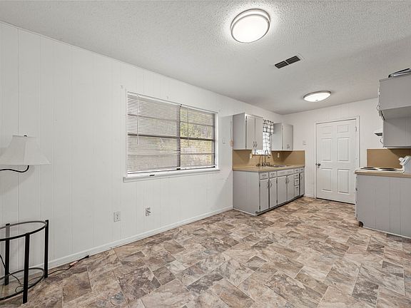 4th image of 914 Randa St
