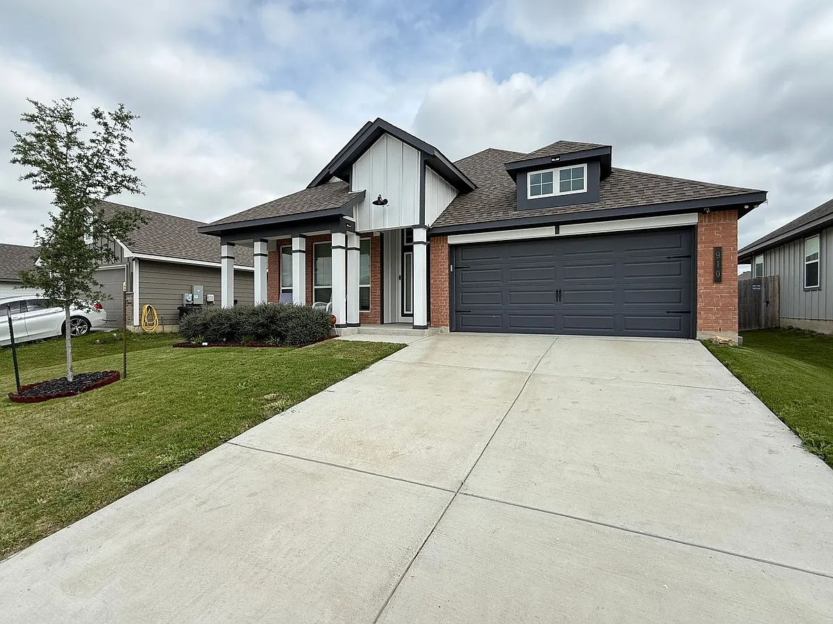 Building Photo - 910 James Parker Cir