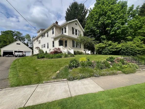 218 Riverside Dr, Binghamton, NY 13905