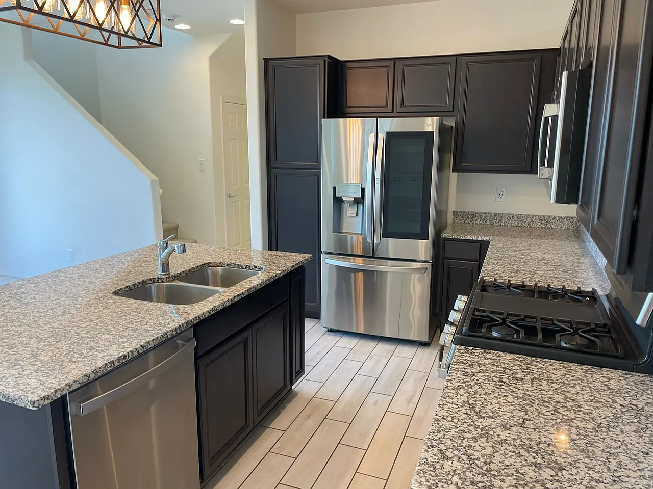 3 bed, 2.5 bath, 1646 sqft, $1,800 — Photo 4