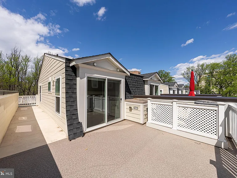 10326 Grosvenor Pl — Photo 46