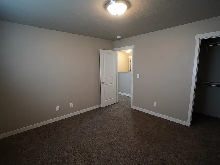 1085 W 2875 N — Photo 12