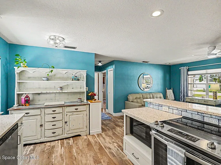 122 East Ct — Photo 8