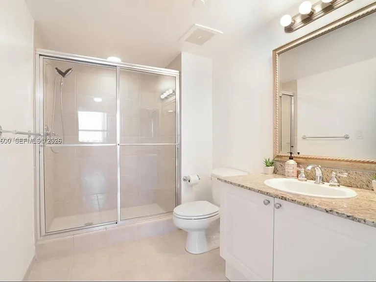 19501 W Country Club Dr #510 — Photo 8