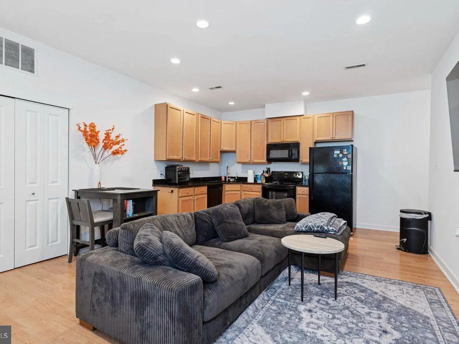 2 bed, 2.0 bath, 800 sqft, $1,900 — Photo 3
