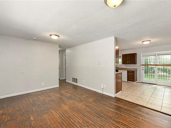 3rd image of 11211 Herrick Ave