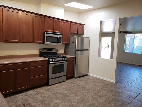 5th image of 40 Yucca Dr