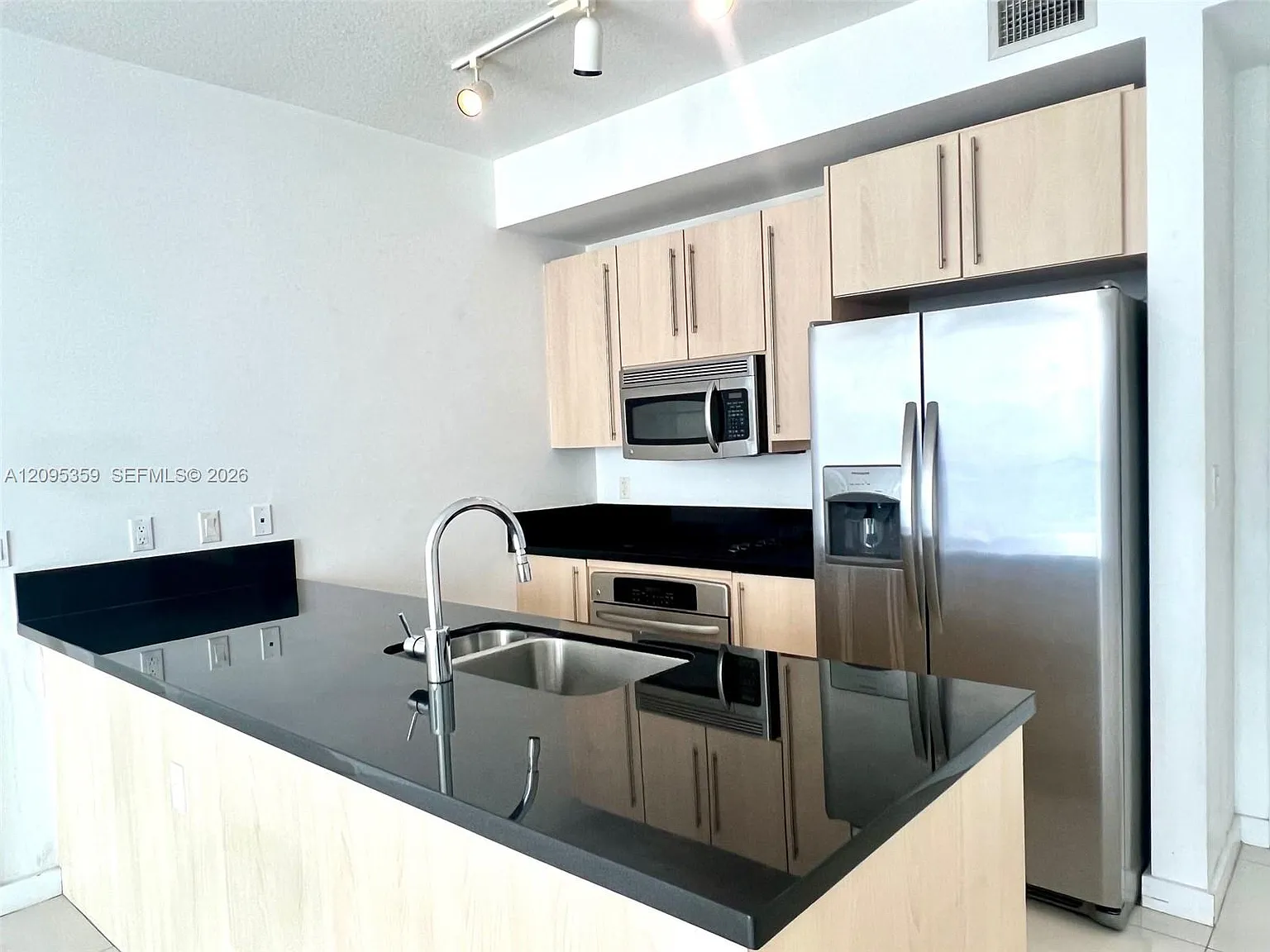 The Axis On Brickell Ii C — Photo 4